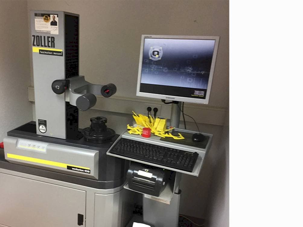 Frontansicht der Zoller Venturion 450 Maschine