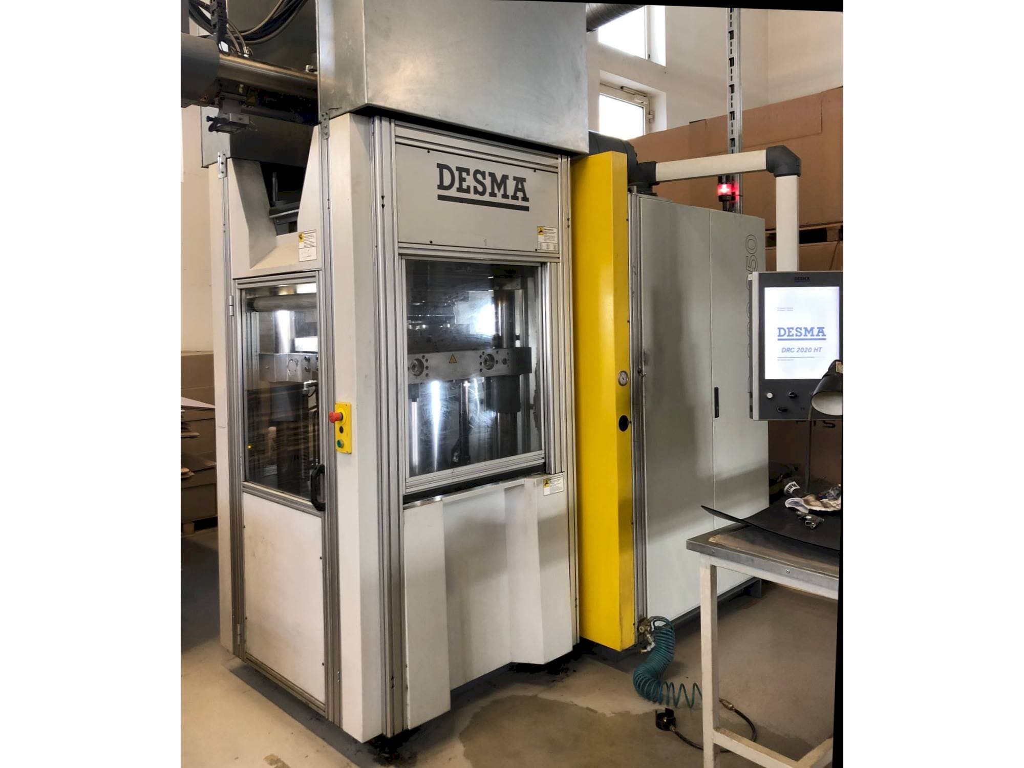 Frontansicht der Kloeckner Desma D 968.250 ZO Maschine