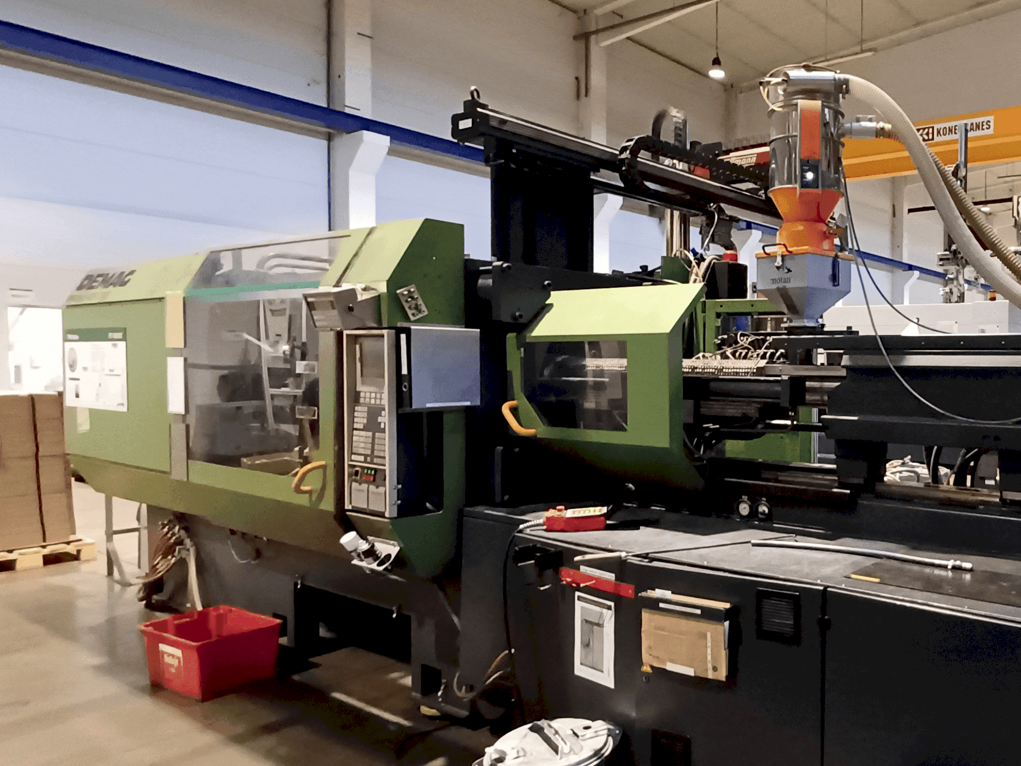 Frontansicht der DEMAG ERGOTECH 4200-2300  Maschine