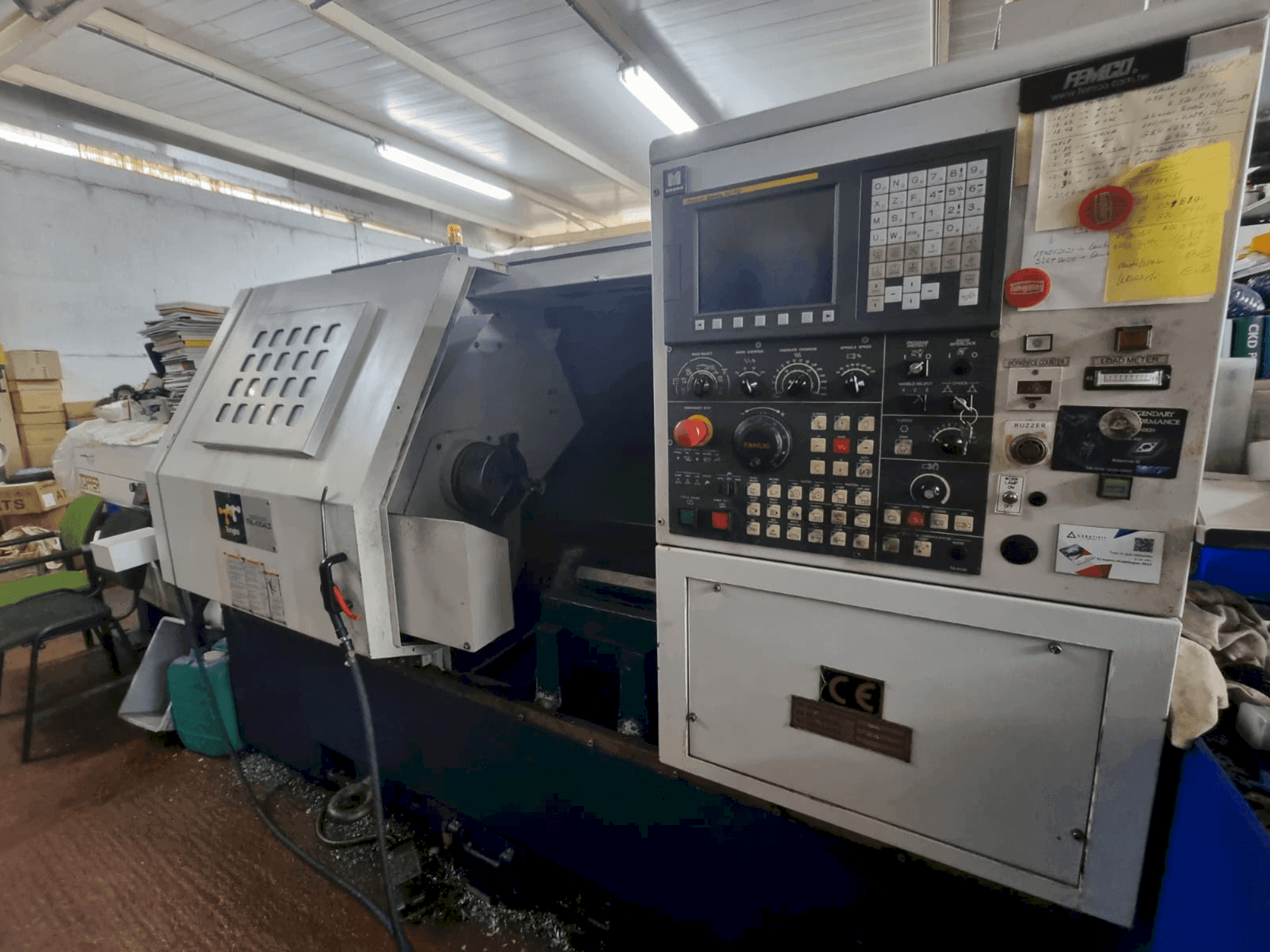 Frontansicht der Tongtai TNL-100 AL Maschine