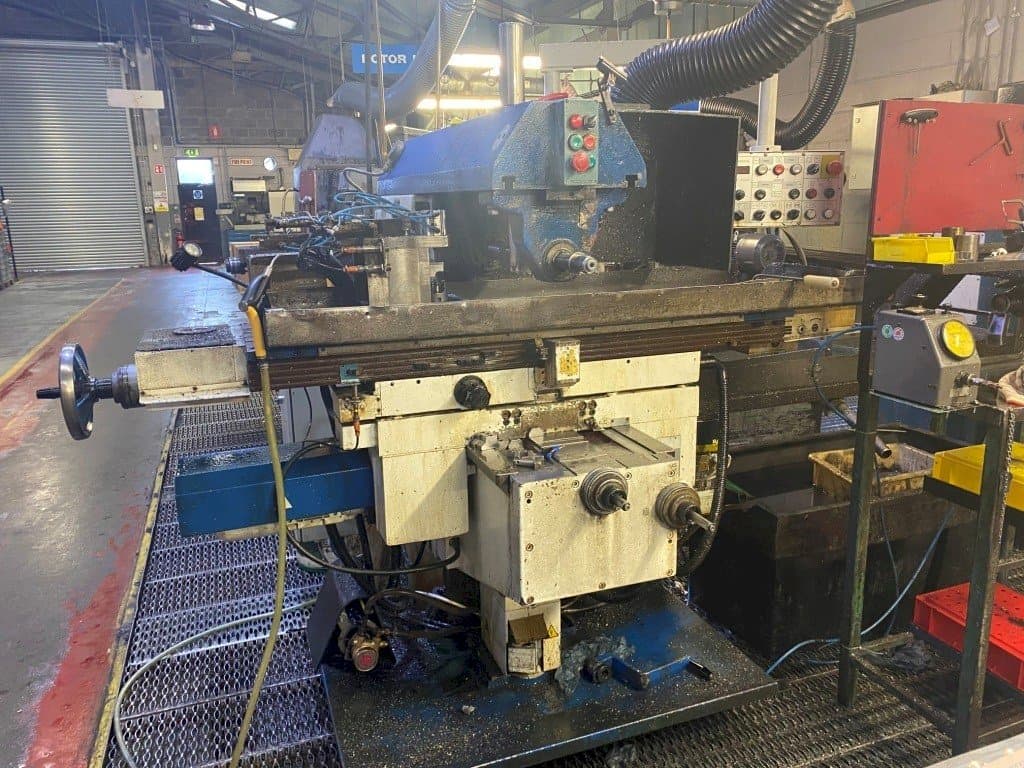 Frontansicht der TOS Olomouc FG U32 Maschine