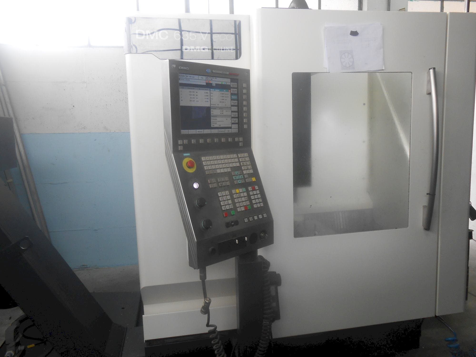 Frontansicht der DECKEL MAHO DMC 635V Maschine