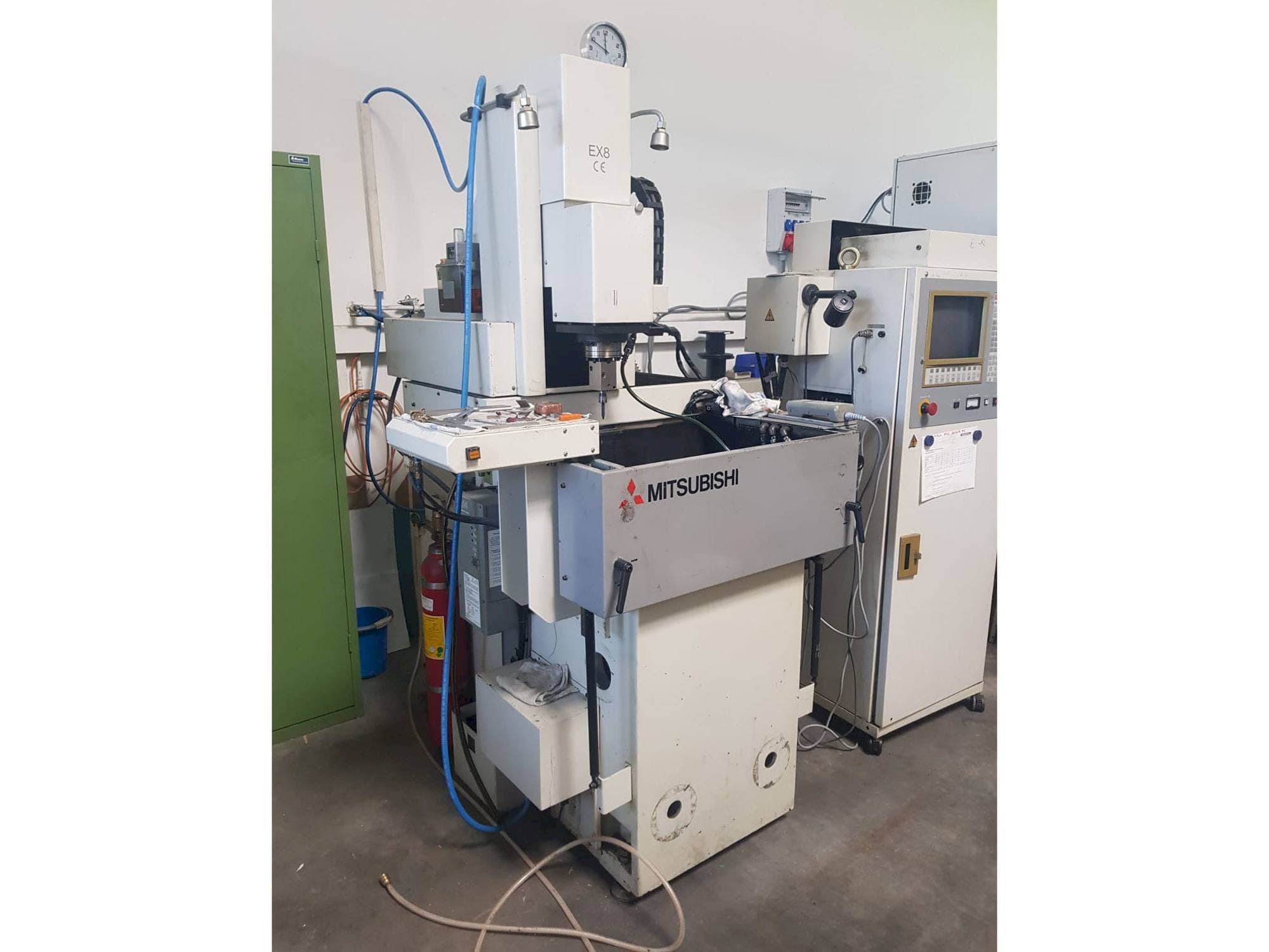 Frontansicht der Mitsubishi EX 8  Maschine