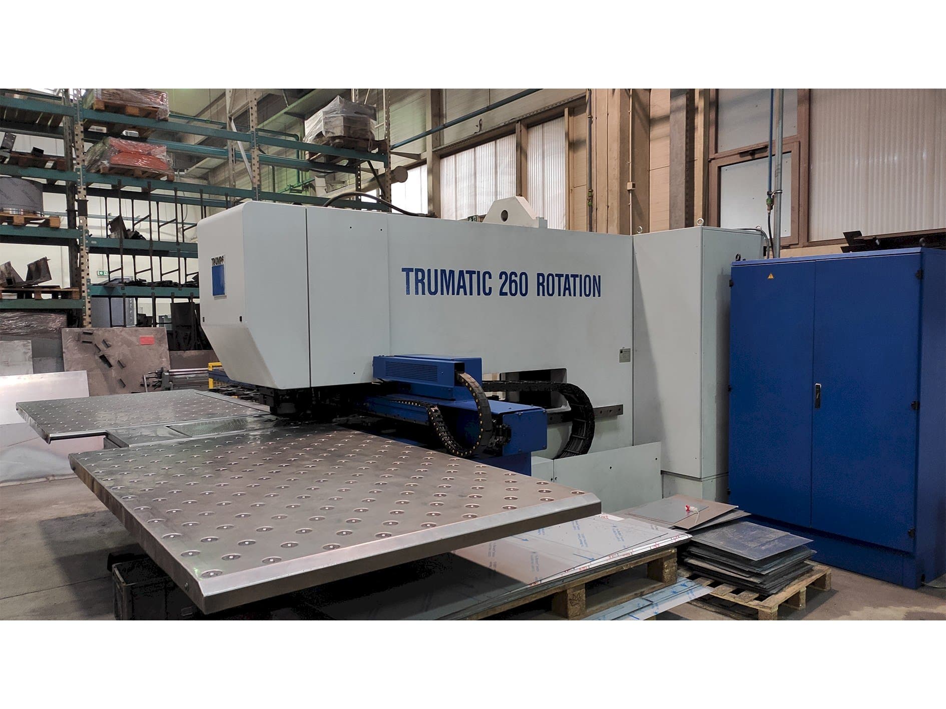 Frontansicht der Trumpf TC260R  Maschine