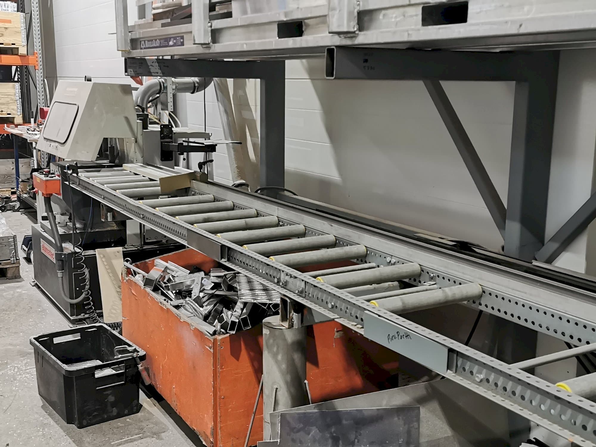 Frontansicht der Elumatec MGS 105/01 Maschine