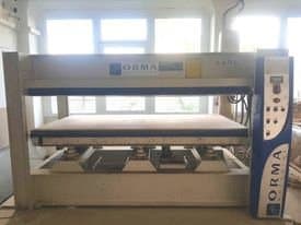 Frontansicht der ORMA NPC/DIGIT 6/90 Maschine