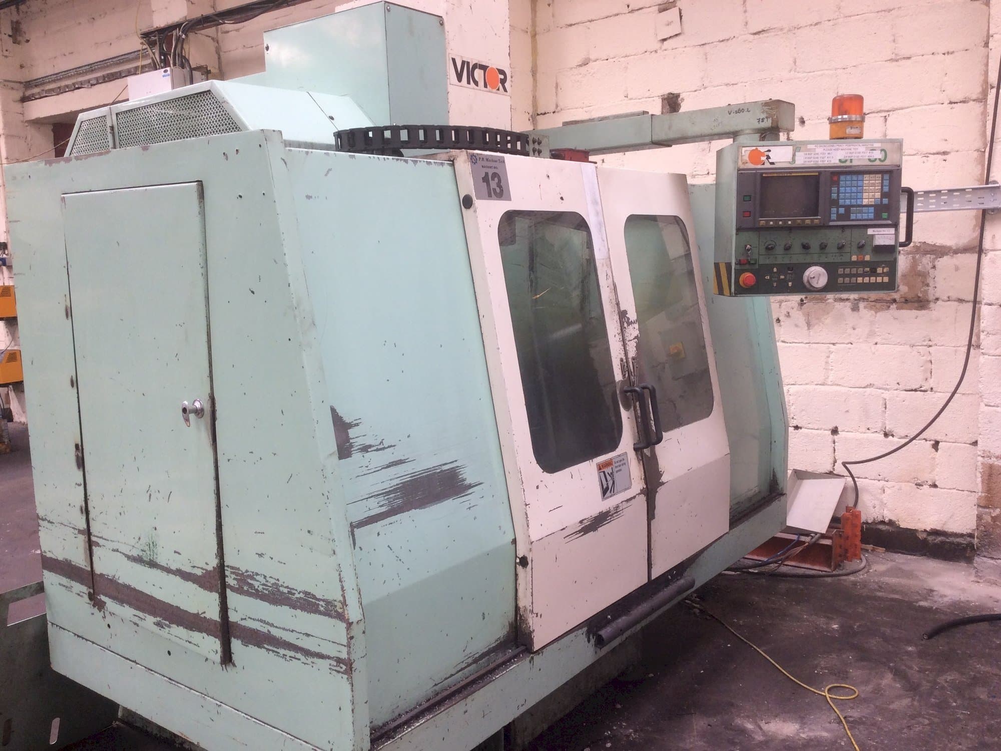Frontansicht der Victor V Center-80 Maschine