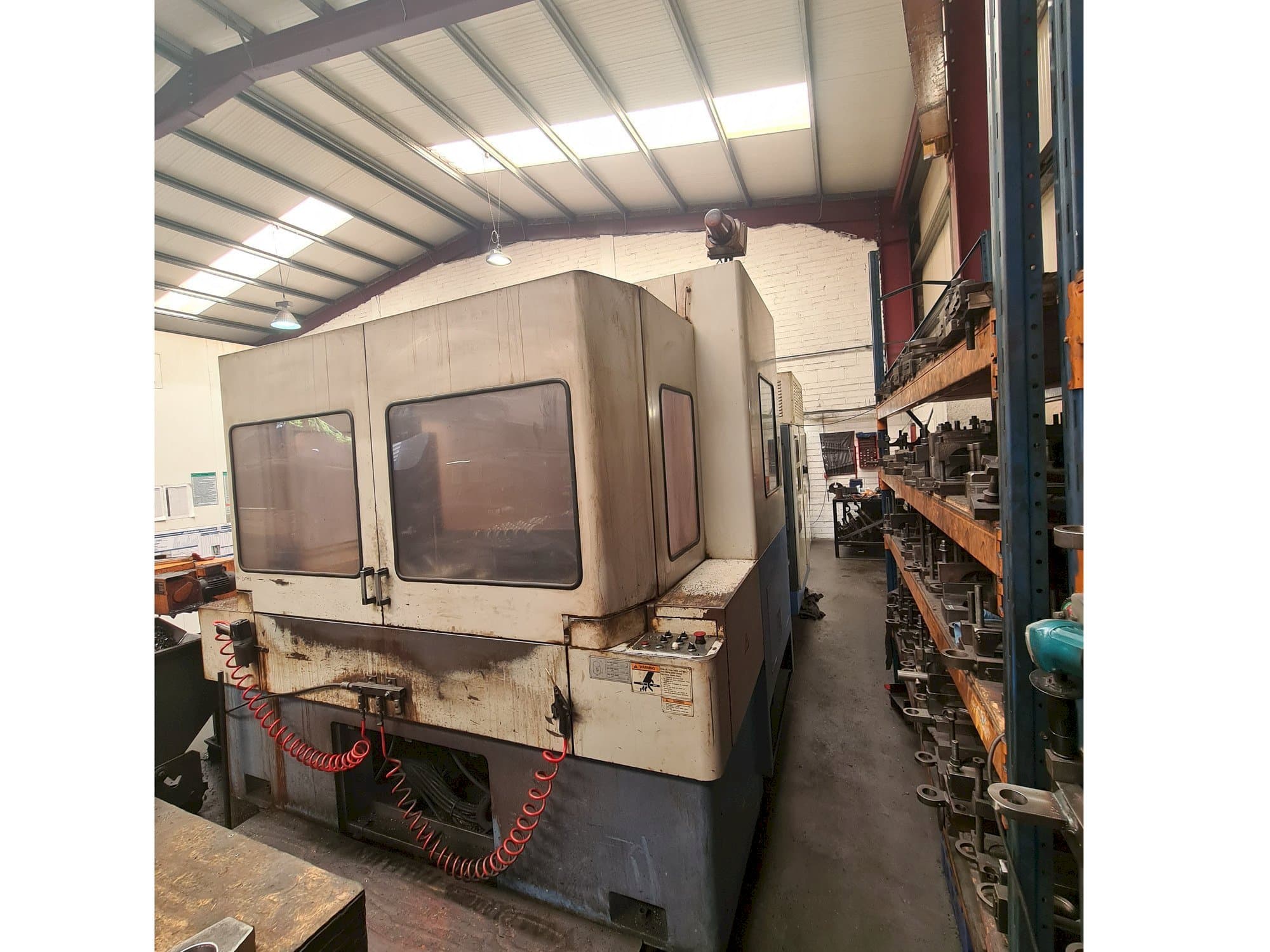 Frontansicht der Mazak H630NX Maschine