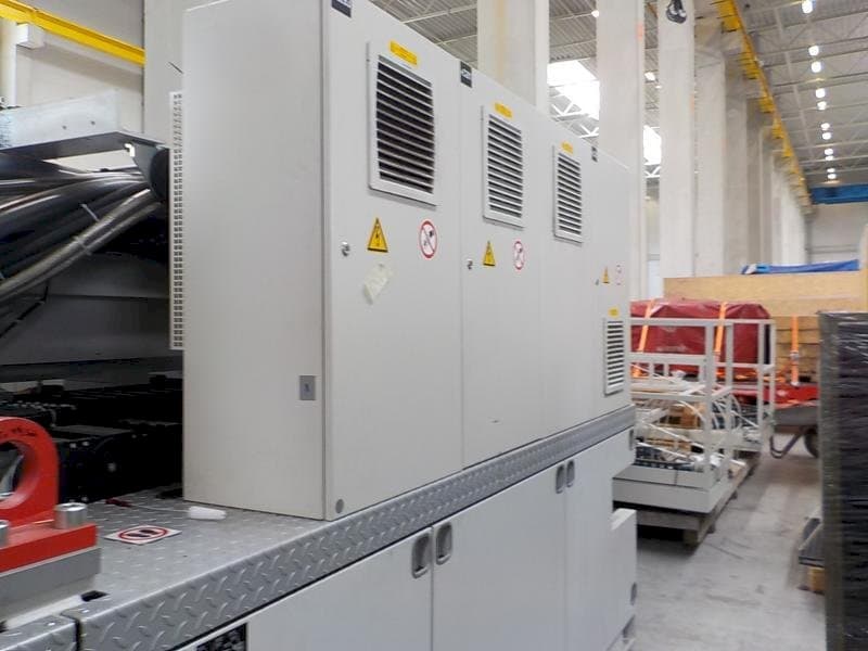 Frontansicht der Krauss Maffei 1600/6100 MX Maschine