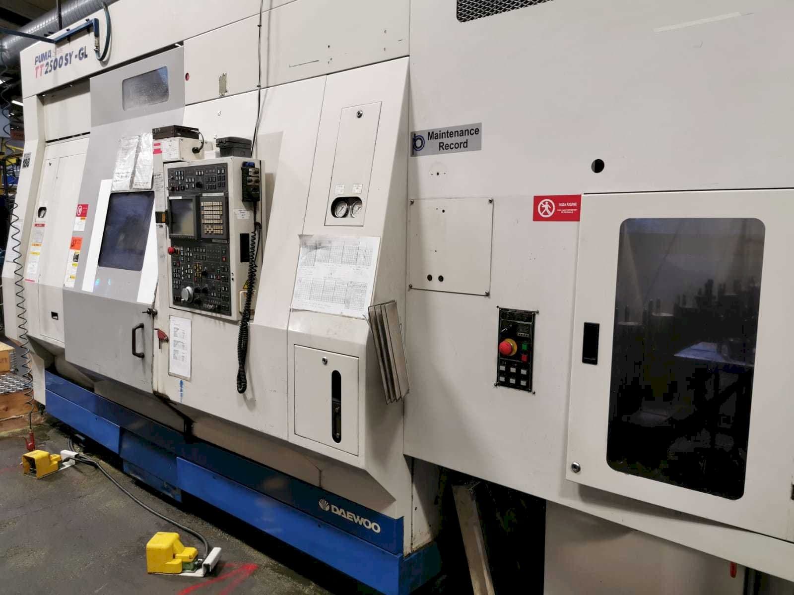 Frontansicht der DAEWOO Puma TT2500SY - GL (2005) Maschine