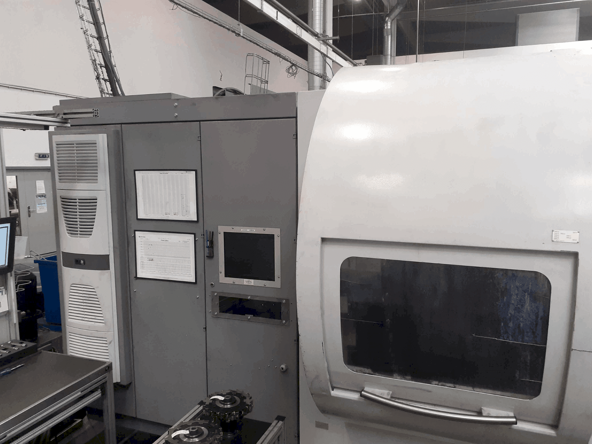 Frontansicht der DECKEL MAHO DMC 80 H  Maschine