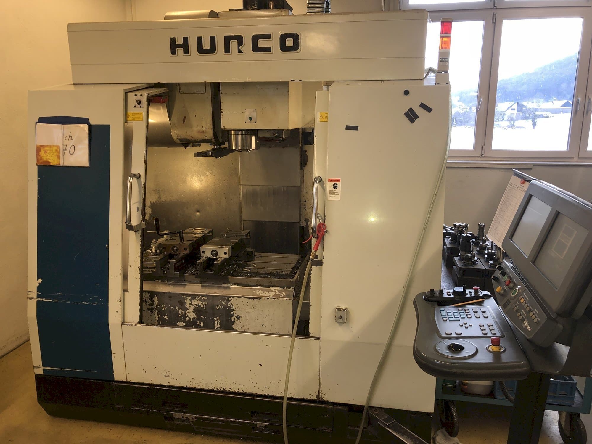 Frontansicht der Hurco BMC 30M Maschine