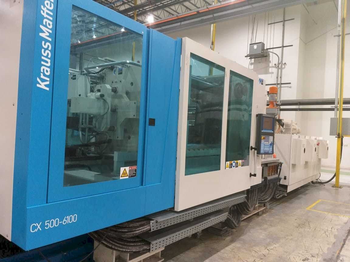 Frontansicht der Krauss Maffei 500-6100 CX Maschine