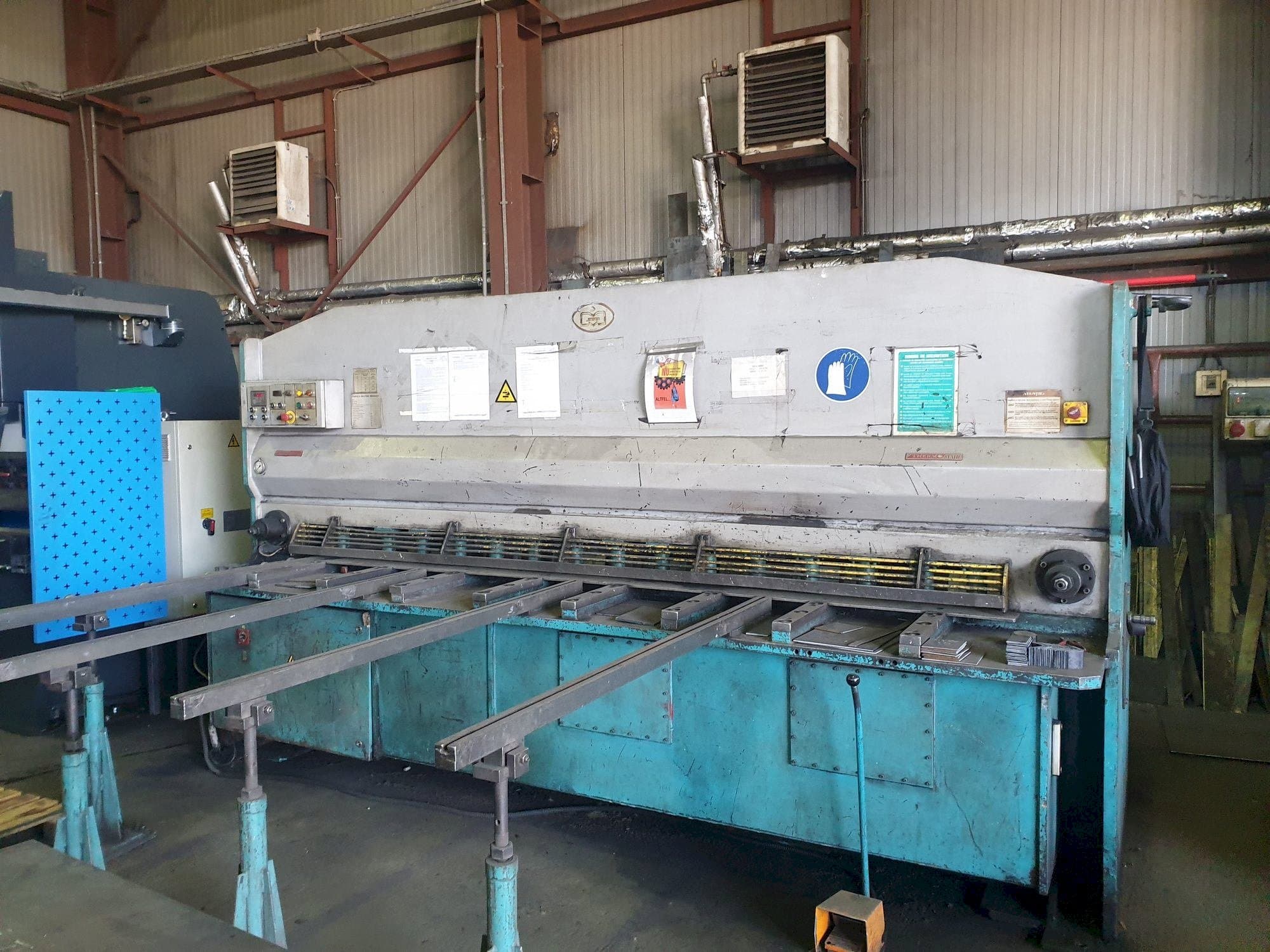 Frontansicht der SIMEROM FGH 1030A Maschine