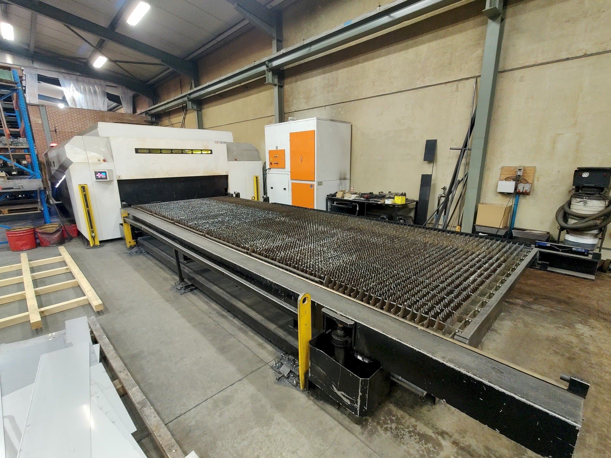 Frontansicht der ERMAKSAN Fibermak Momentum Gen2 Maschine