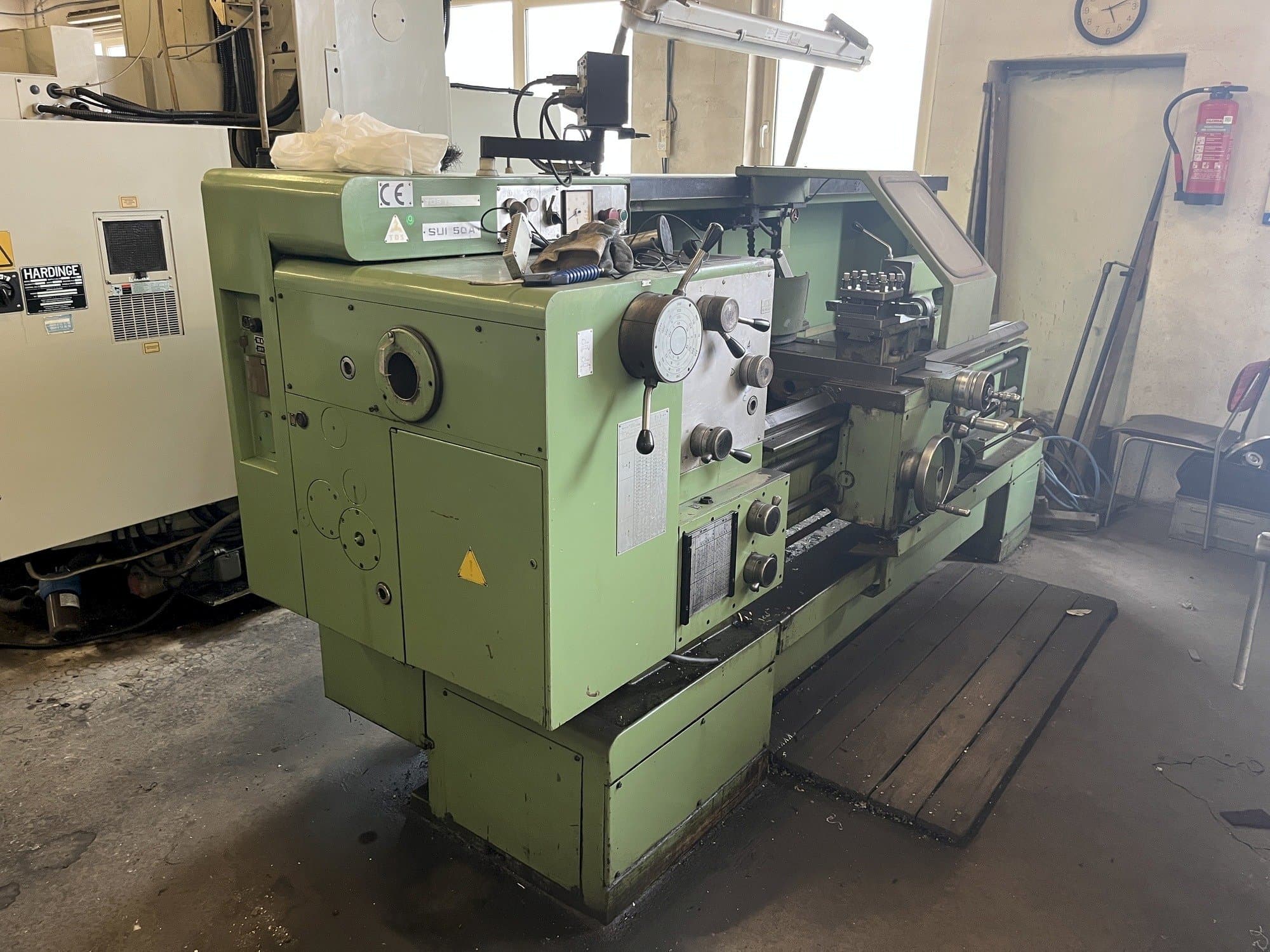 Linke Seitenansicht der TOS SUI 50A/1500 Maschine