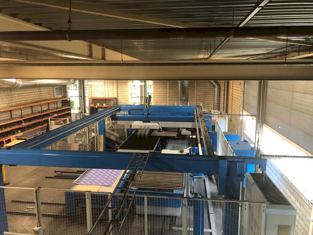 Frontansicht der Finn-Power LB 6 UVH Maschine