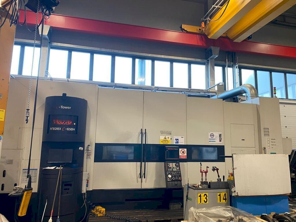 Frontansicht der Mazak Integrex E650H x 3000mm  Maschine
