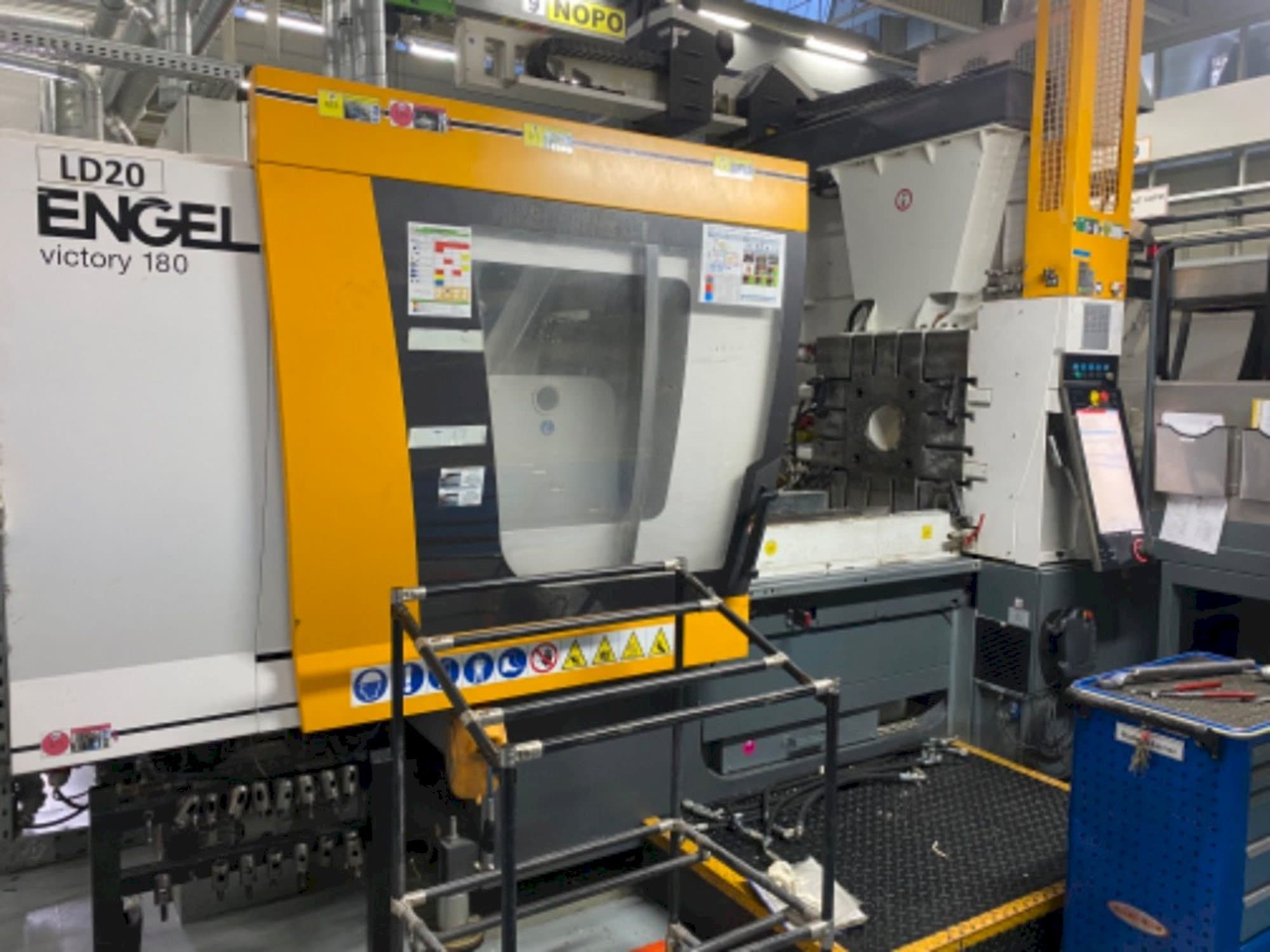 Frontansicht der Engel Victory 330/180 Tech Maschine