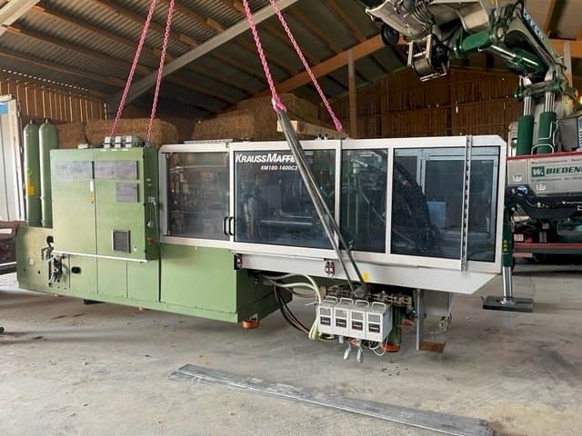 Frontansicht der Krauss Maffei KW180 C3 hybrid  Maschine