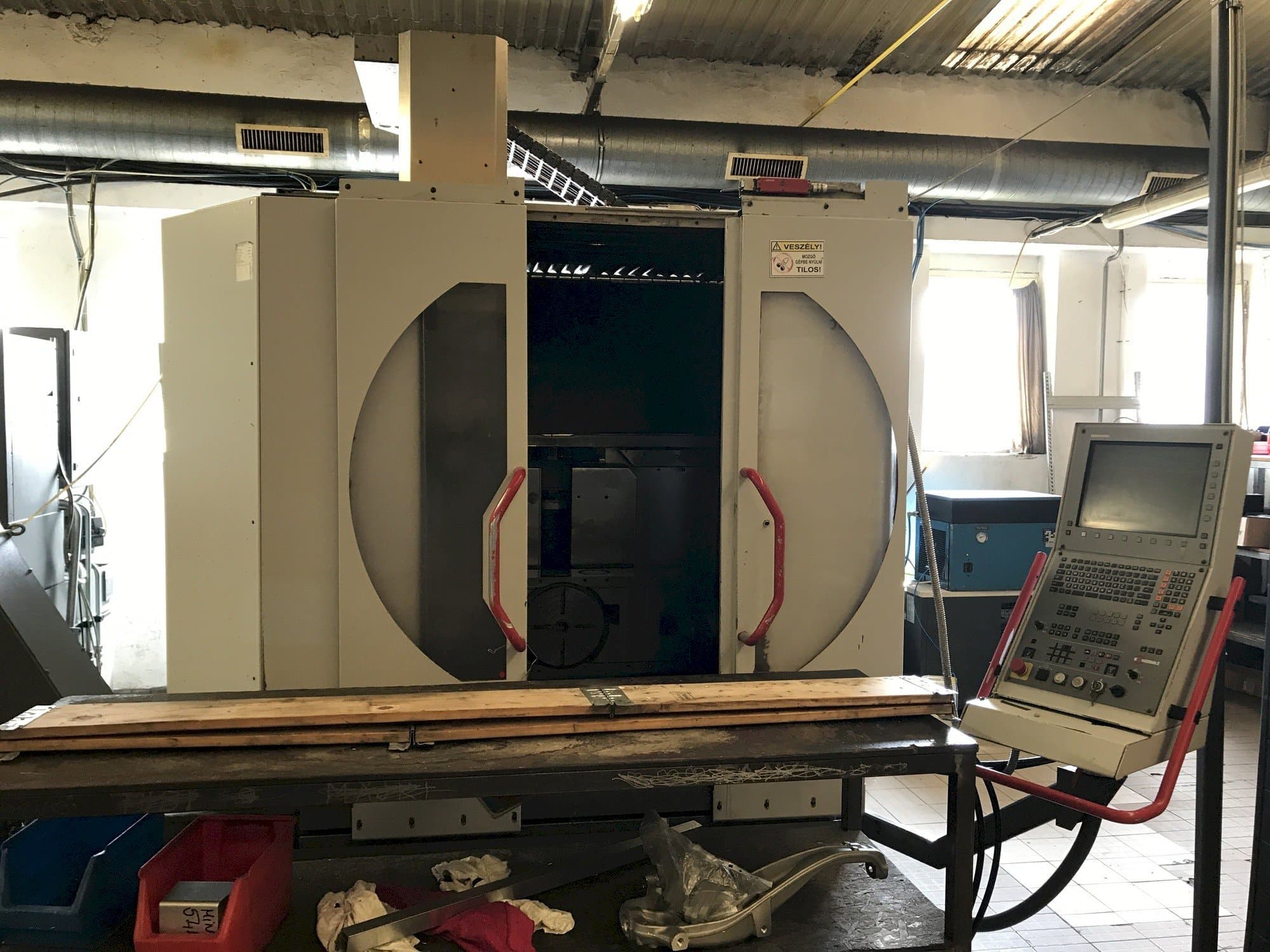 Frontansicht der HERMLE B 300 U Maschine