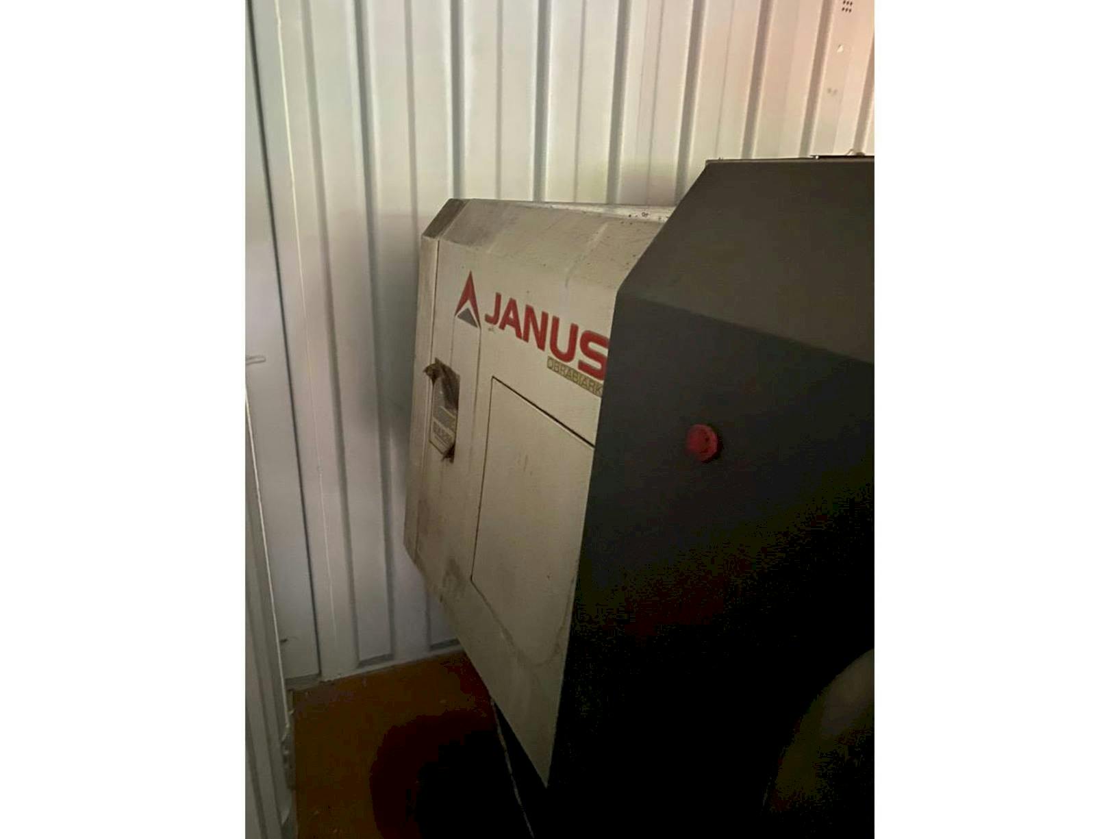 Frontansicht der JANUS TK610/1350 CNC  Maschine