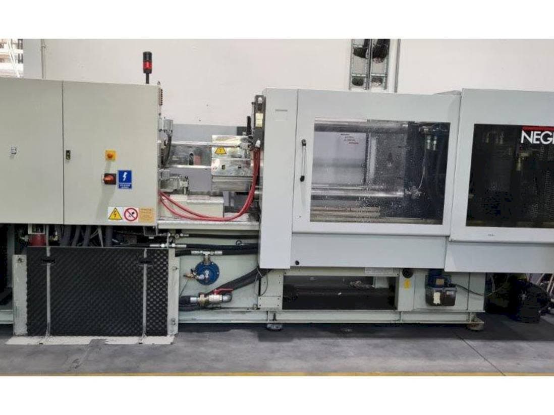 Frontansicht der Negri Bossi V210 Maschine