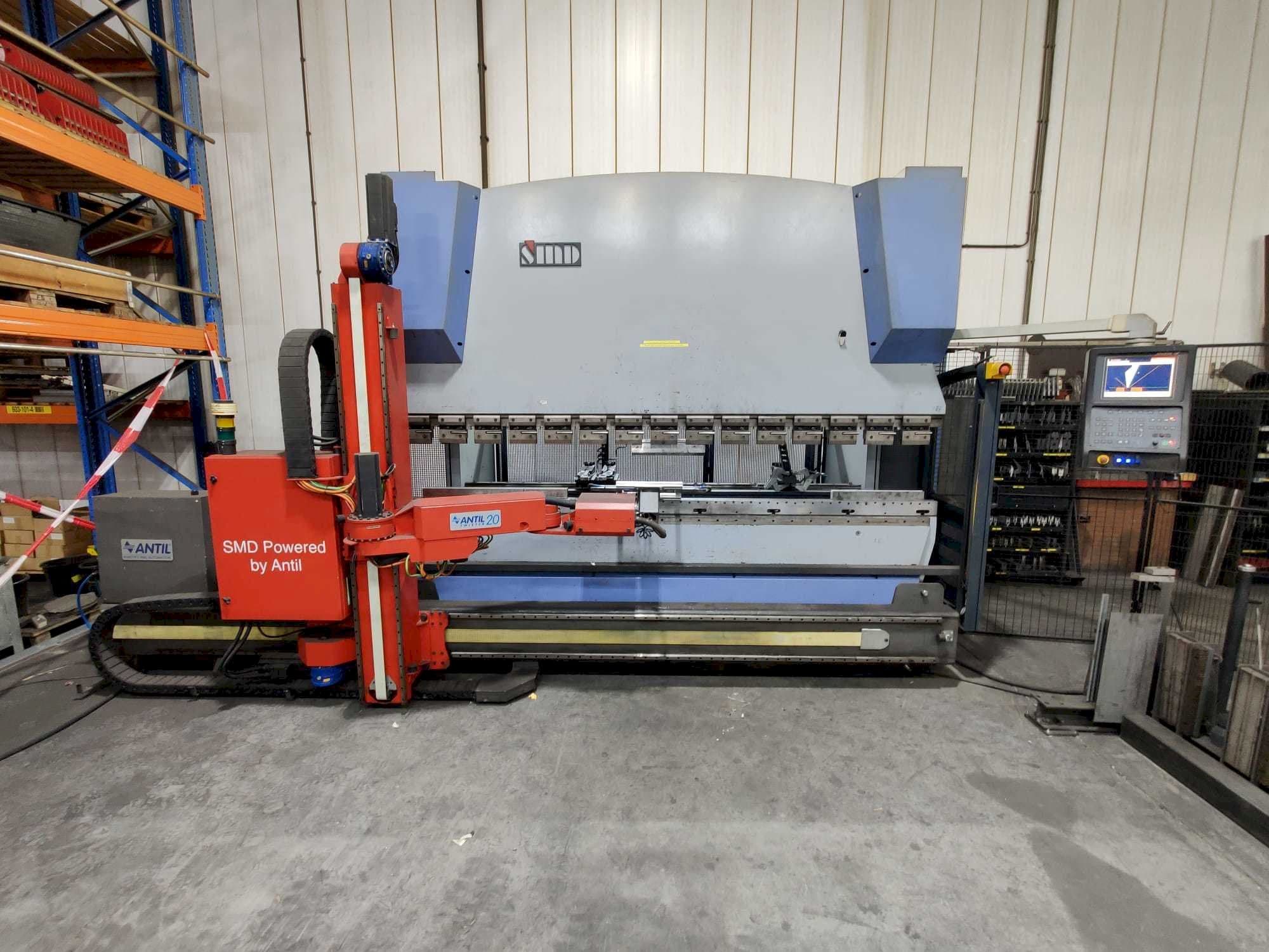 Frontansicht der SMD PBH 110-3100-4C Maschine