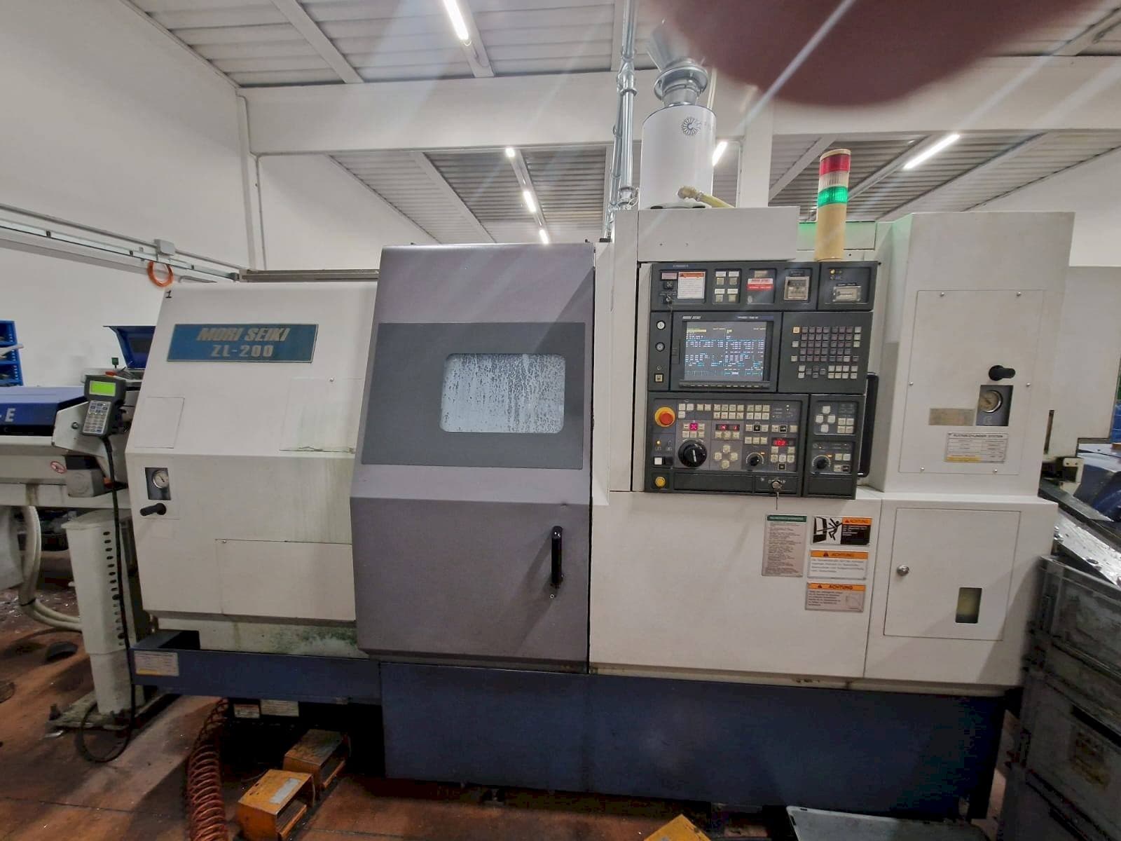 Frontansicht der MORI SEIKI ZL-200SMC  Maschine
