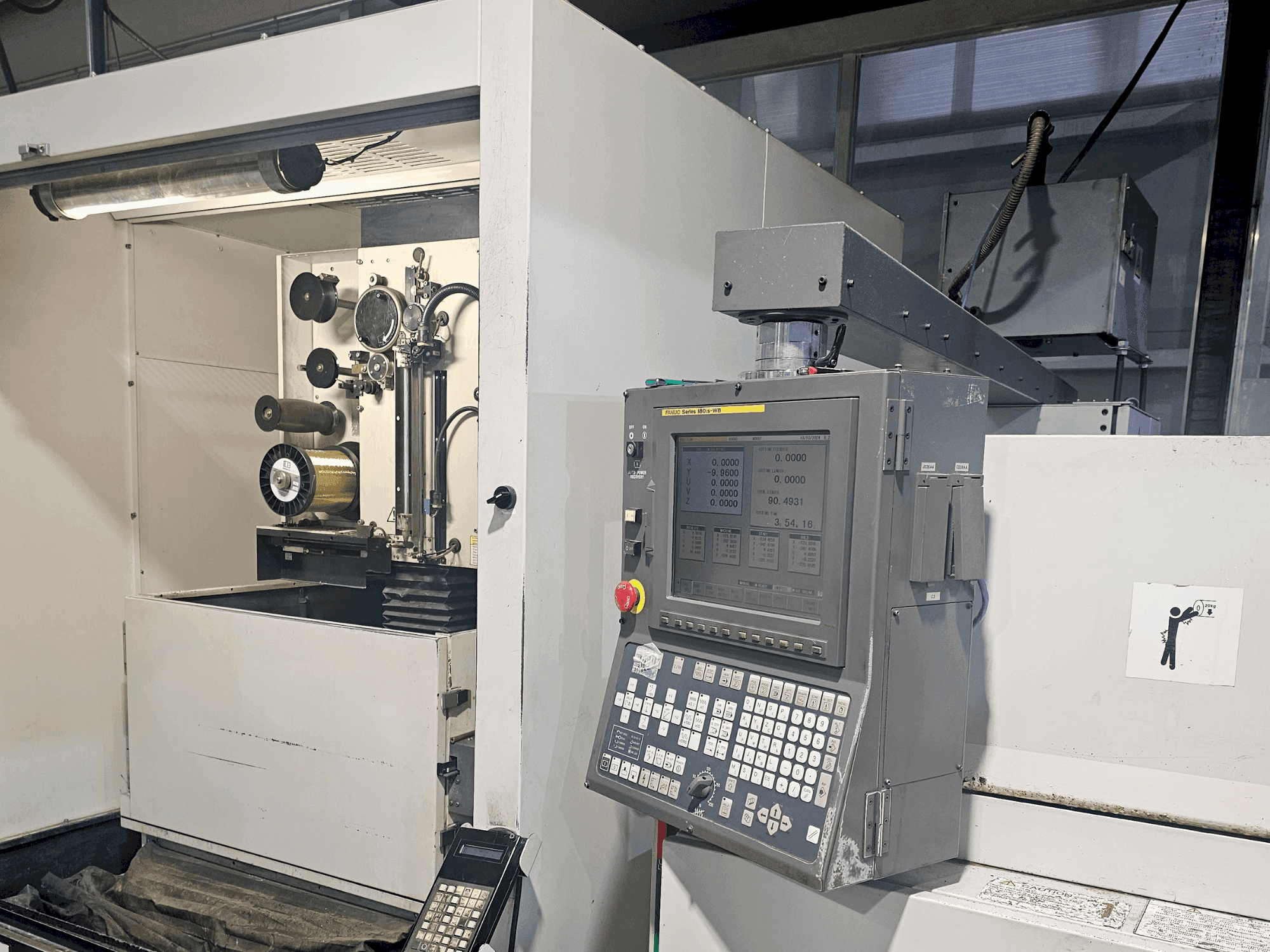 Frontansicht der FANUC alpha  1iC  Maschine