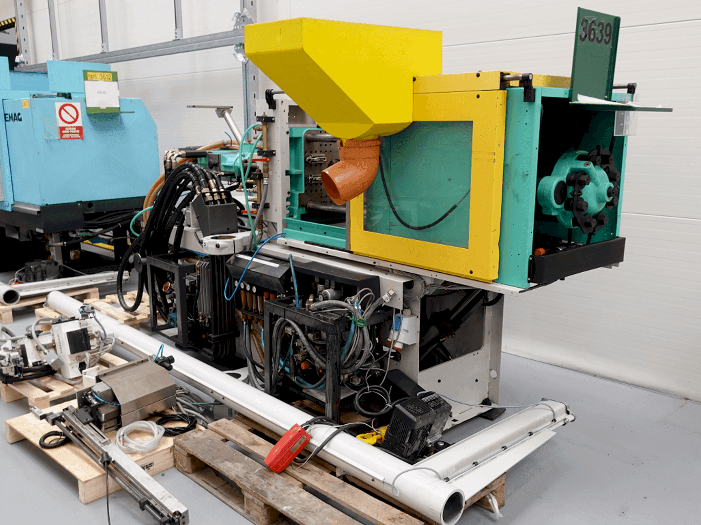 Frontansicht der Arburg ALLROUNDER 320C–500–100U Maschine