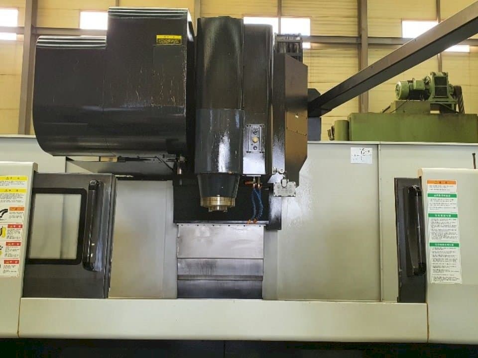 Frontansicht der Doosan VM 960L Maschine