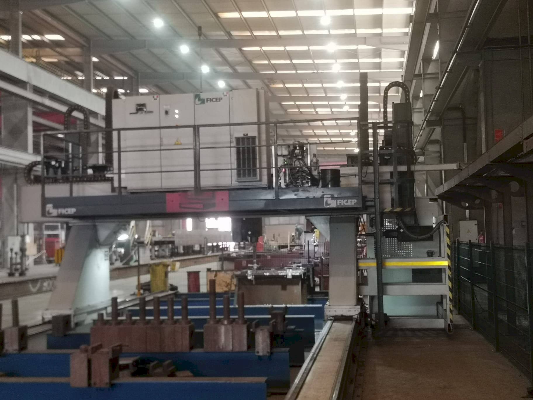 Frontansicht der FICEP 3003/12 GDD Maschine