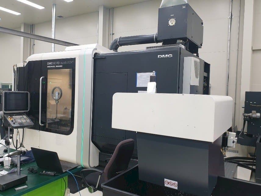 Frontansicht der DMG Deckel Maho DMC 60 FD duoBLOCK  Maschine