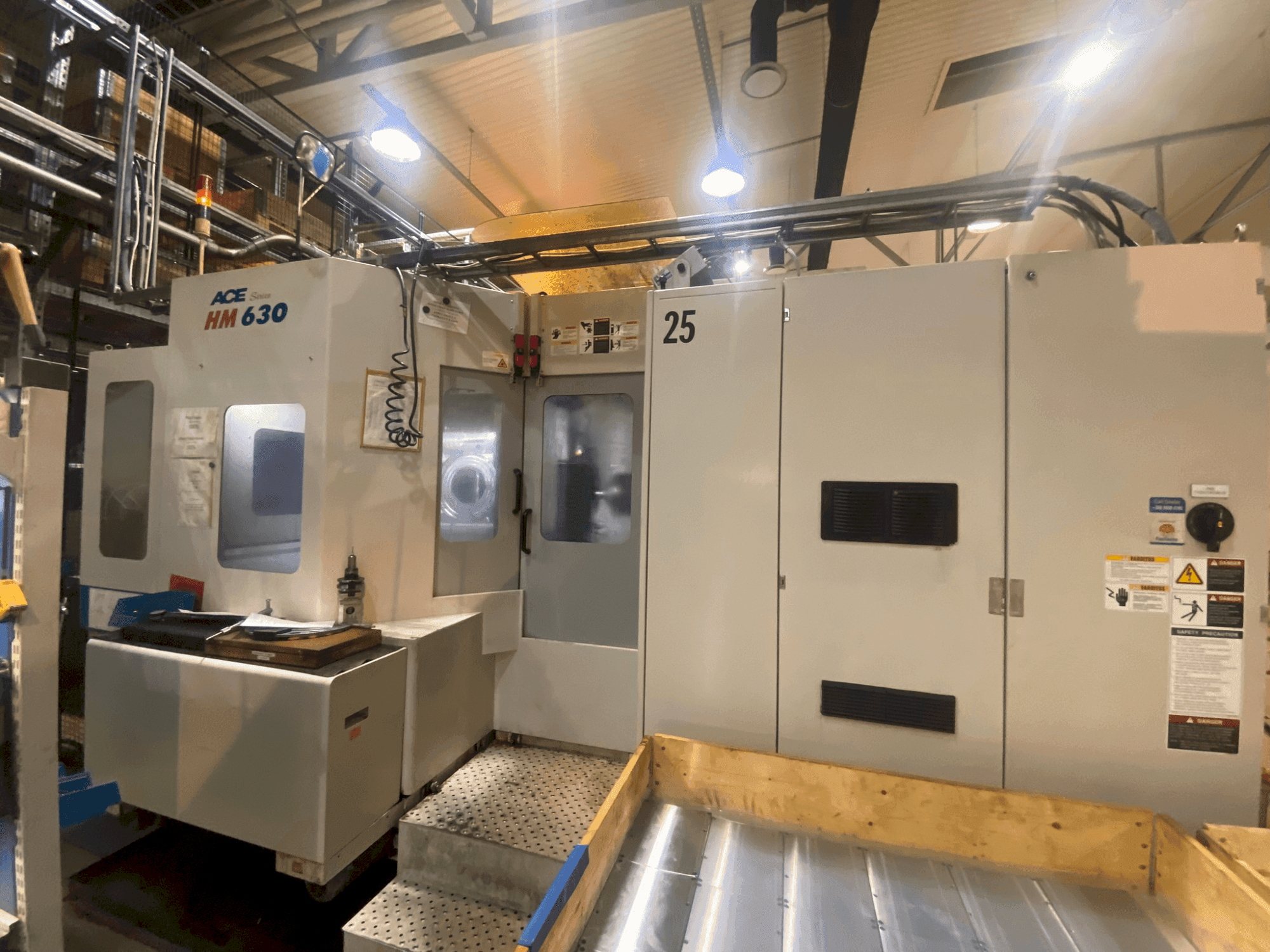 Frontansicht der DOOSAN ACE-HM 630  Maschine