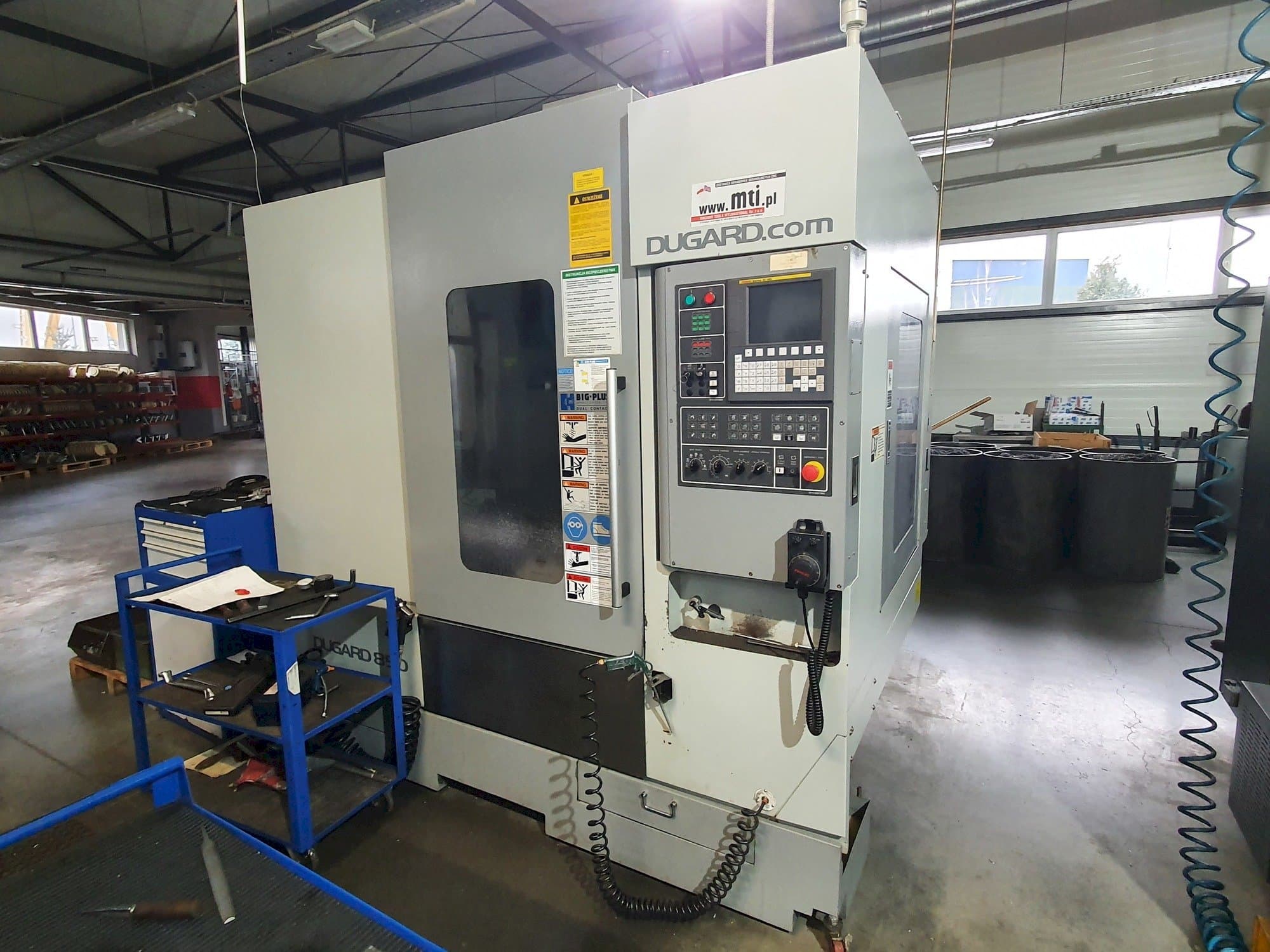 Frontansicht der Dugard 850 VMC Maschine