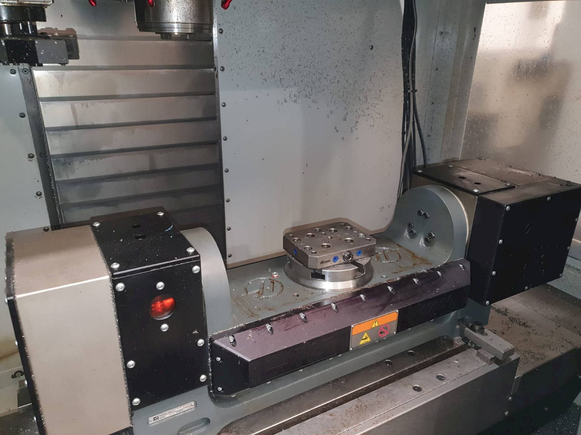 Frontansicht der HAAS TR160 Maschine