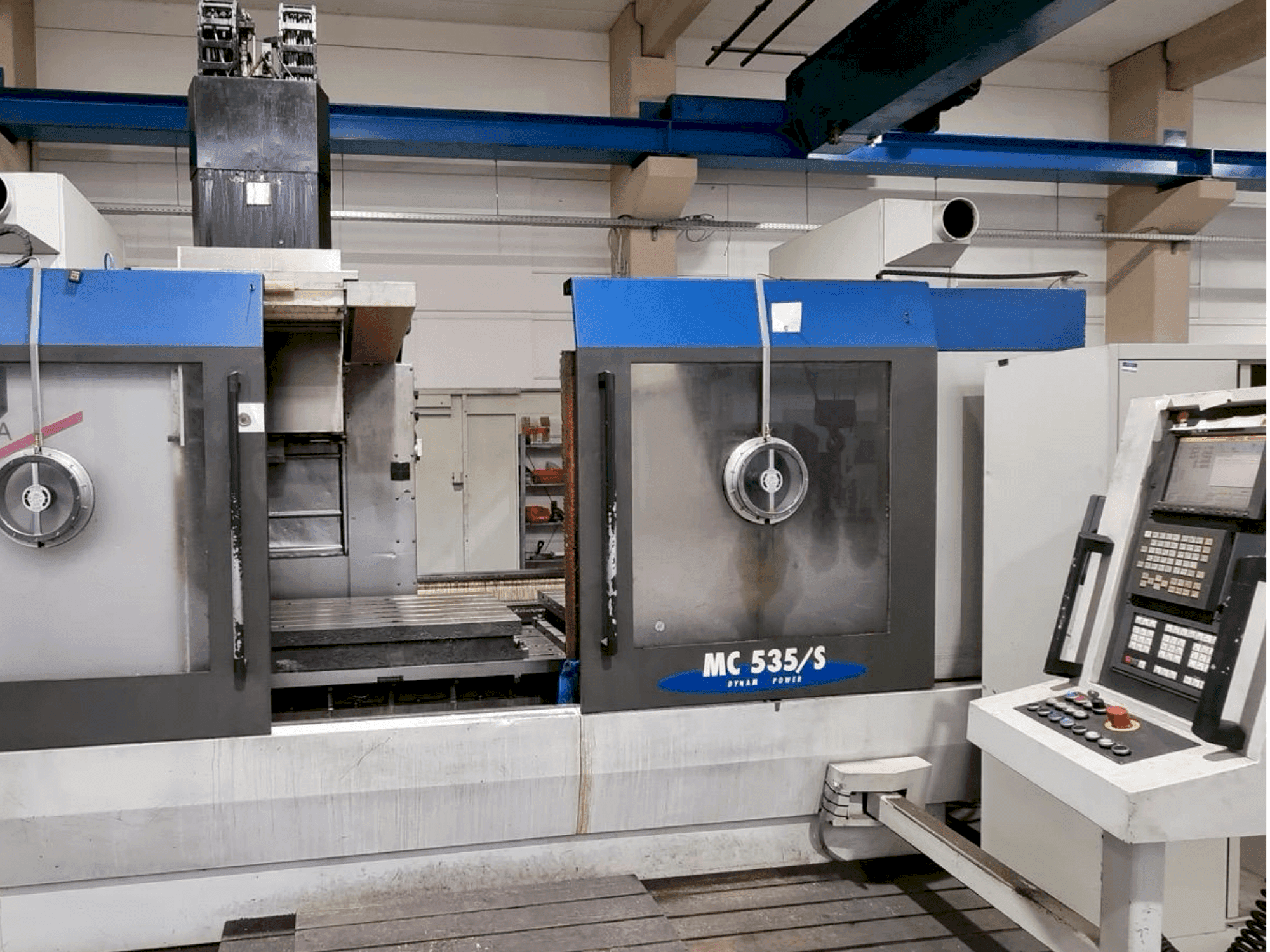 Frontansicht der STAMA MC 535  Maschine