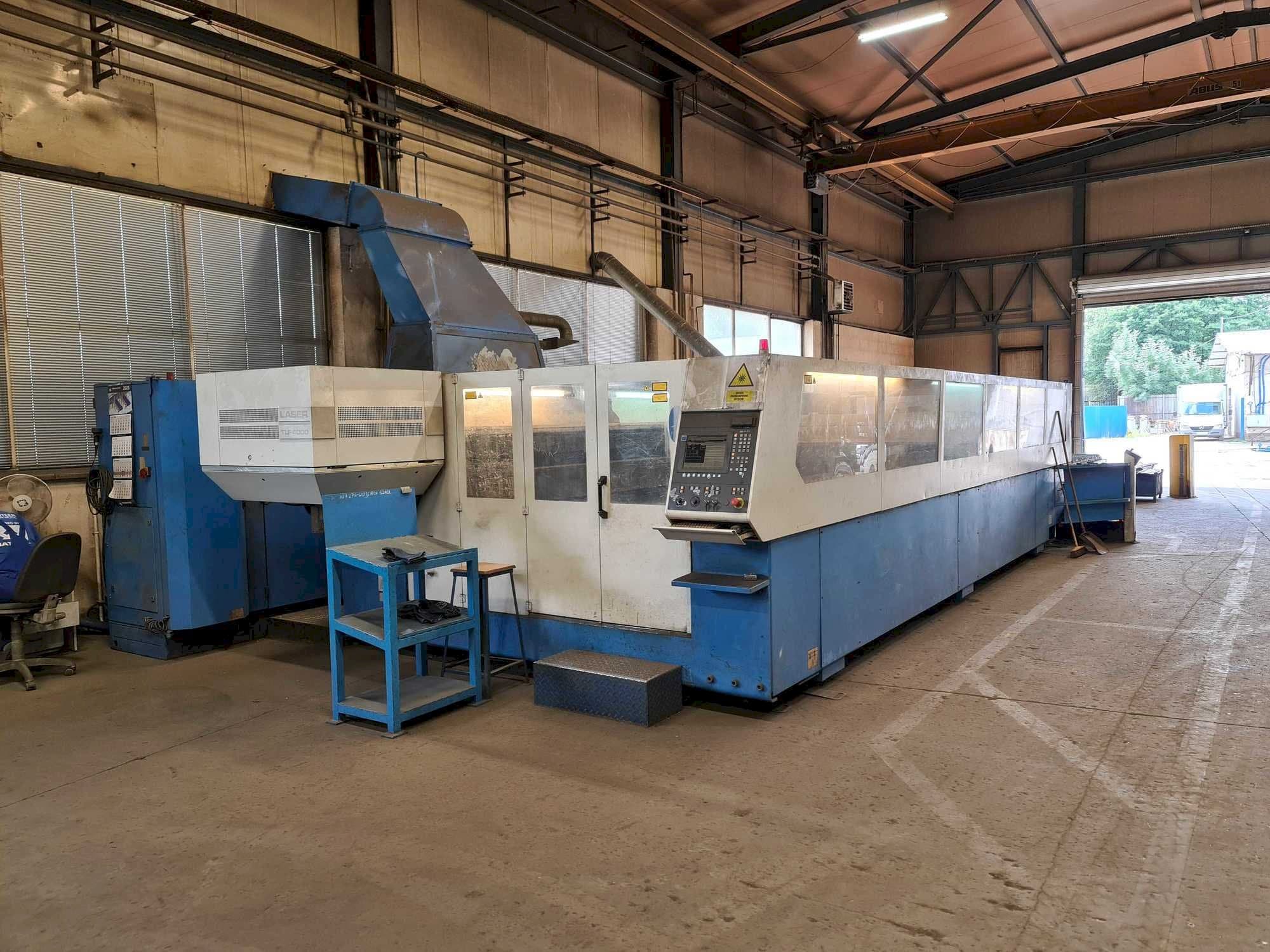 Linke Seitenansicht der Trumpf Traumatic L 6030 Maschine