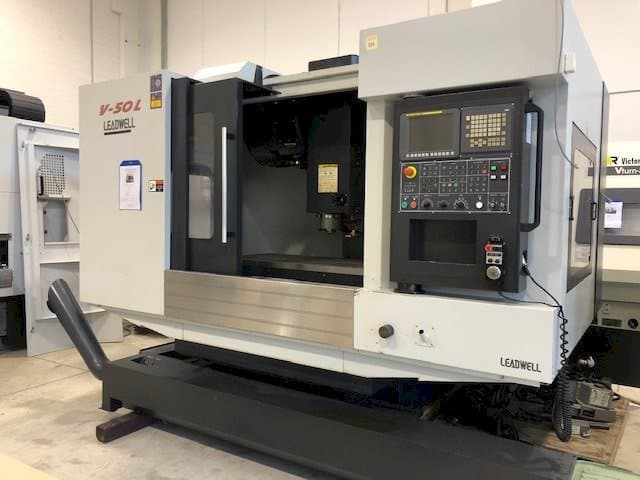 Frontansicht der Leadwell V50L Maschine