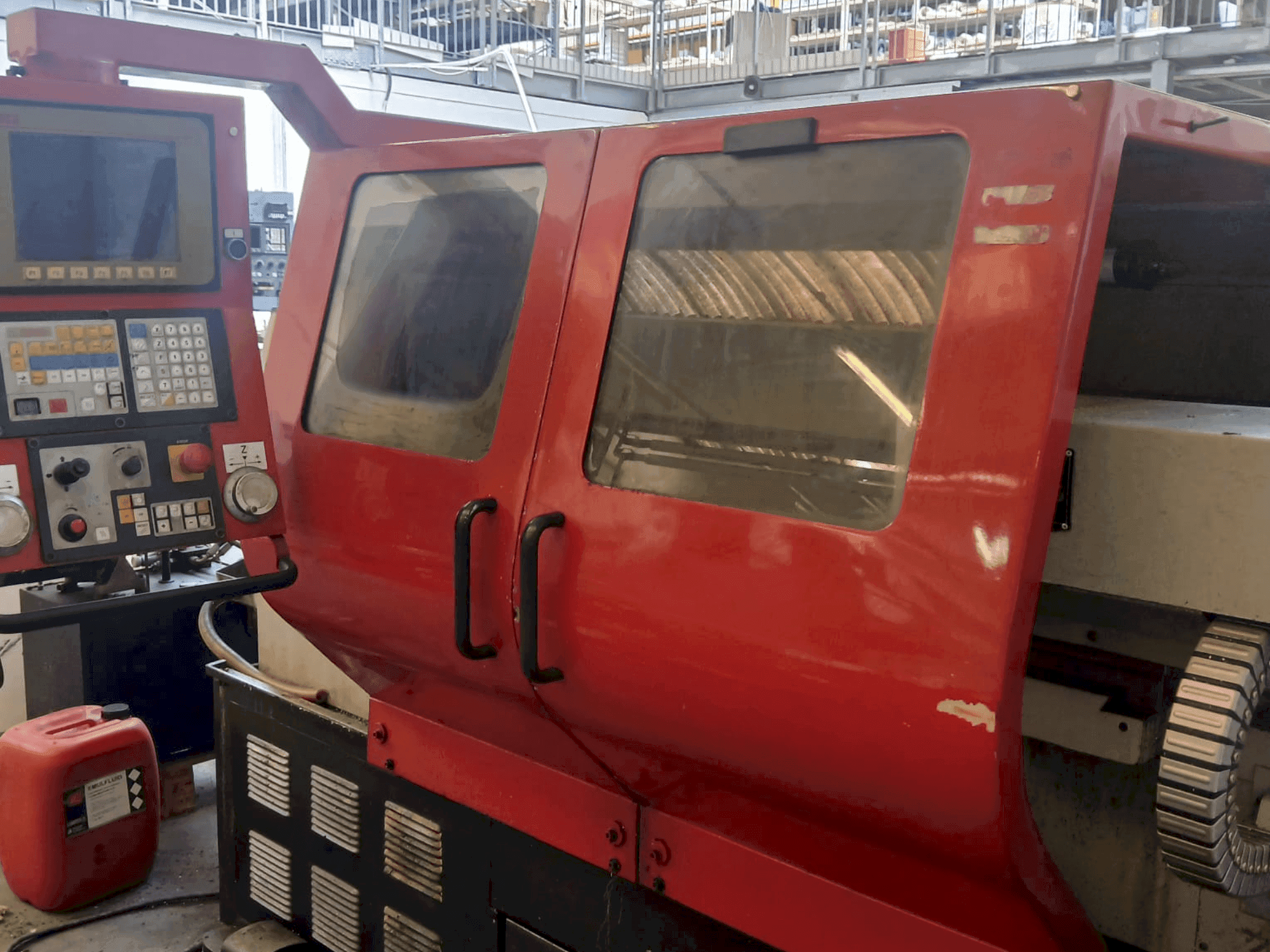 Frontansicht der EMCO EMCOMAT-E 200X1000 Maschine