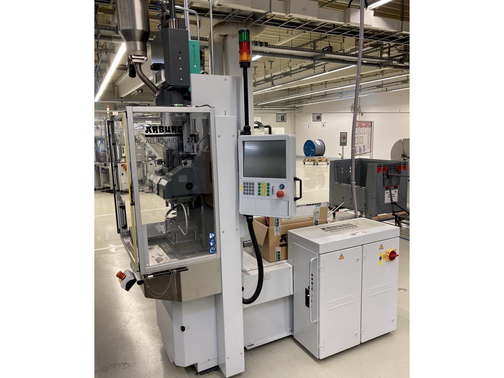 Frontansicht der Arburg Allrounder 275 V 250-70 Maschine