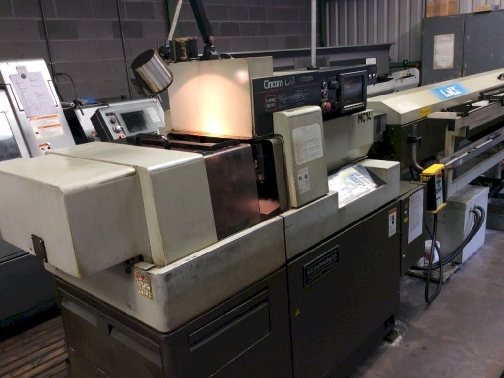 Frontansicht der Citizen Cincom L320 Maschine