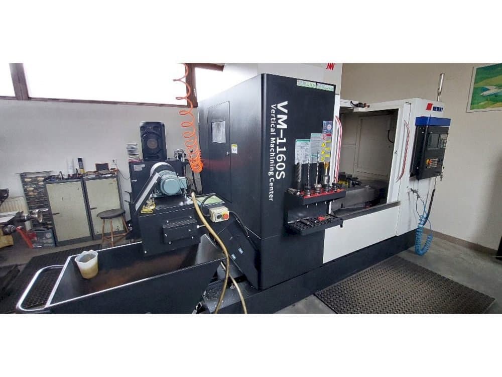 Frontansicht der Neway VM 1160 Maschine