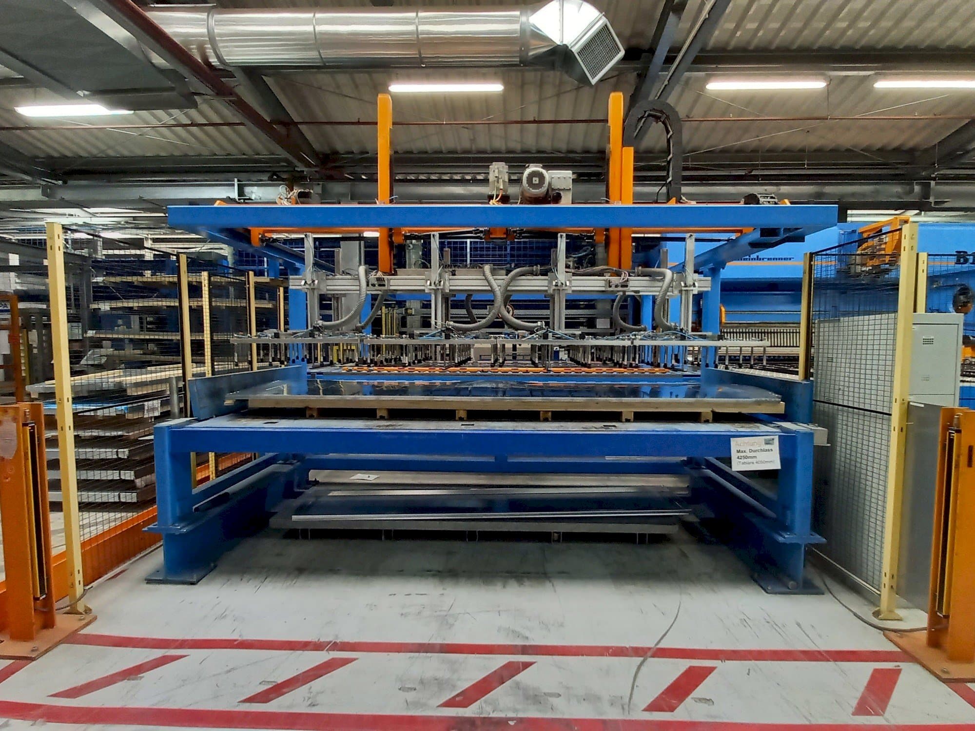 Frontansicht der Weinbrenner B 12 Maschine