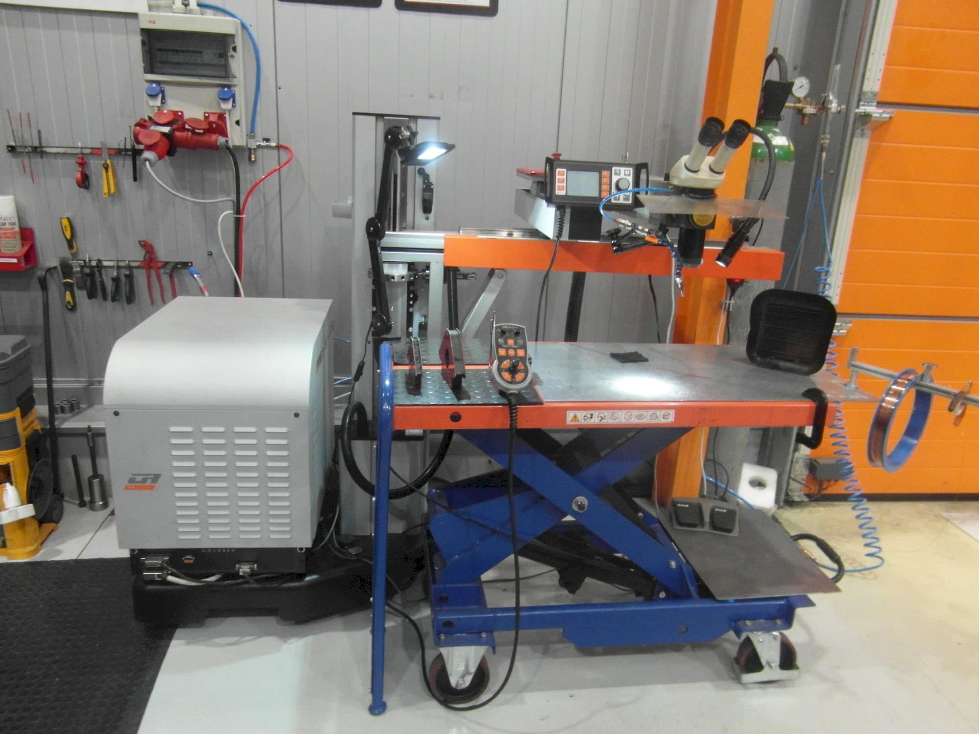 Frontansicht der OR Laser HTS Mobile 200 Maschine
