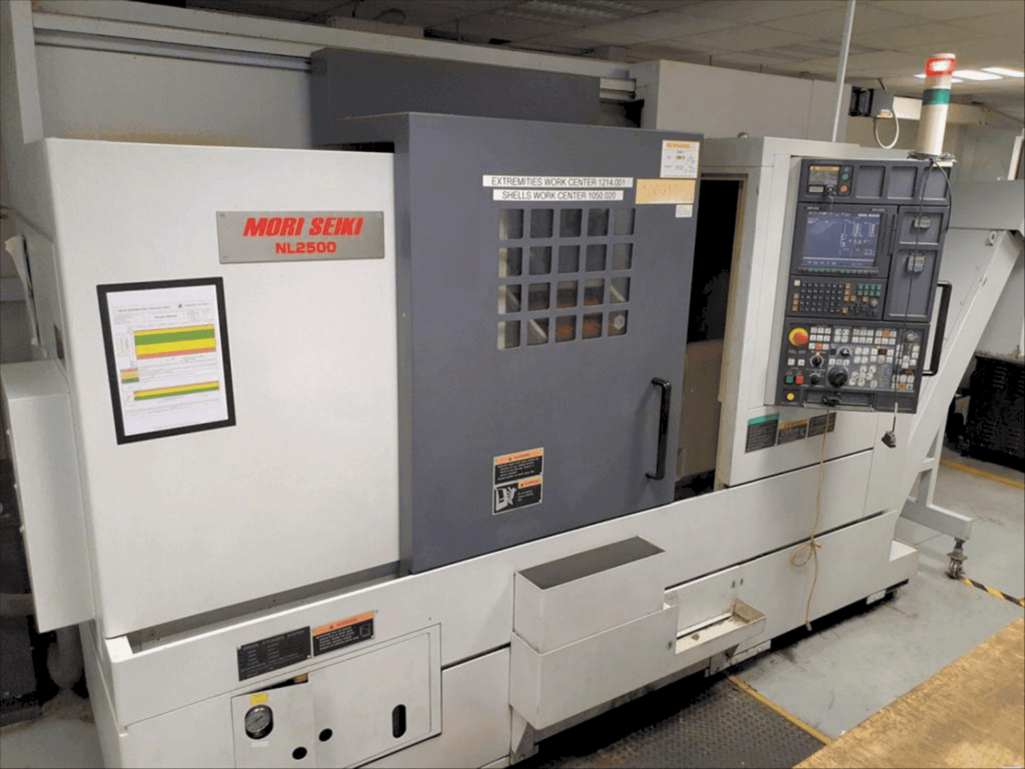 Frontansicht der MORI SEIKI NL2500Y  Maschine