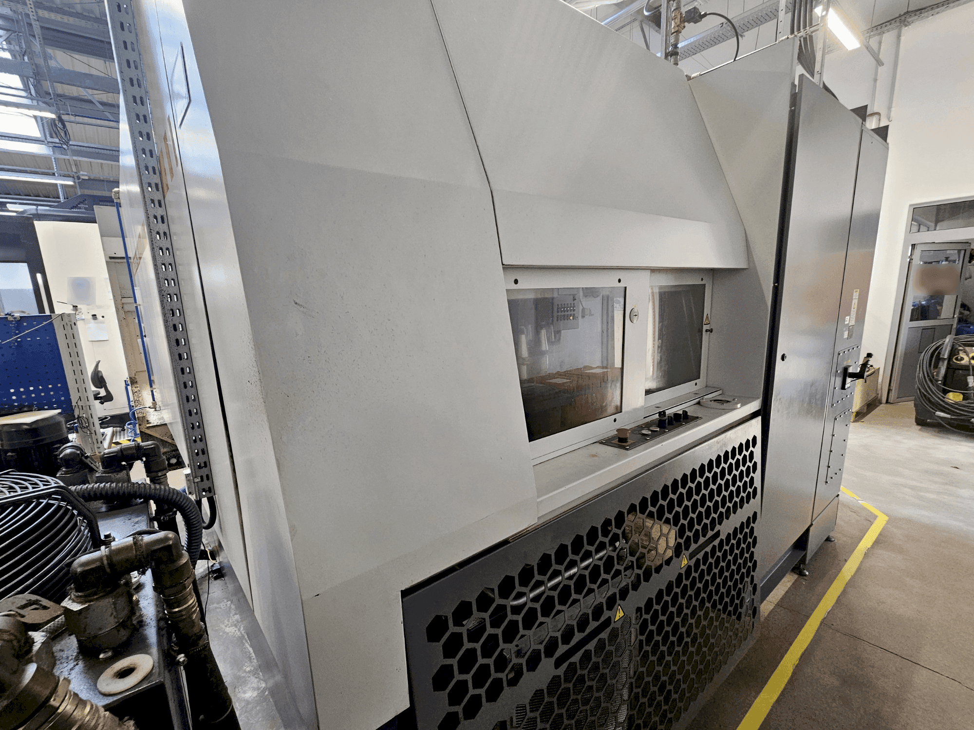 Seitenansicht der KOVOSVIT MAS MCU 630V-5X Maschine