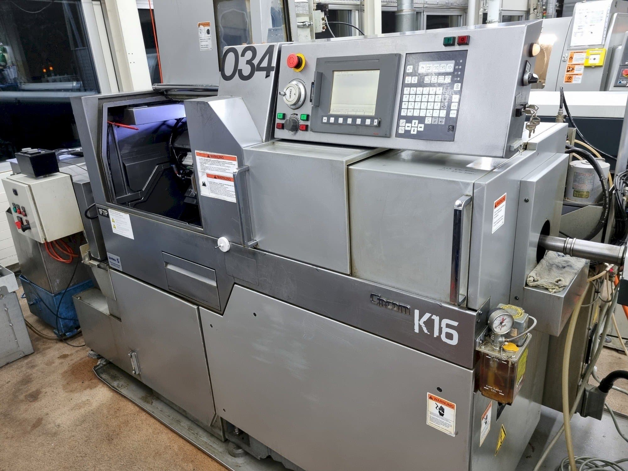 Frontansicht der Citizen K16 Maschine