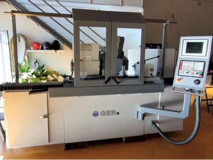 Frontansicht der GER C-500 CNC Maschine